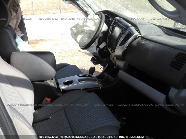 3TMLU4EN8EM141786 - 2014 TOYOTA TACOMA DOUBLE CAB 银色 照片 5