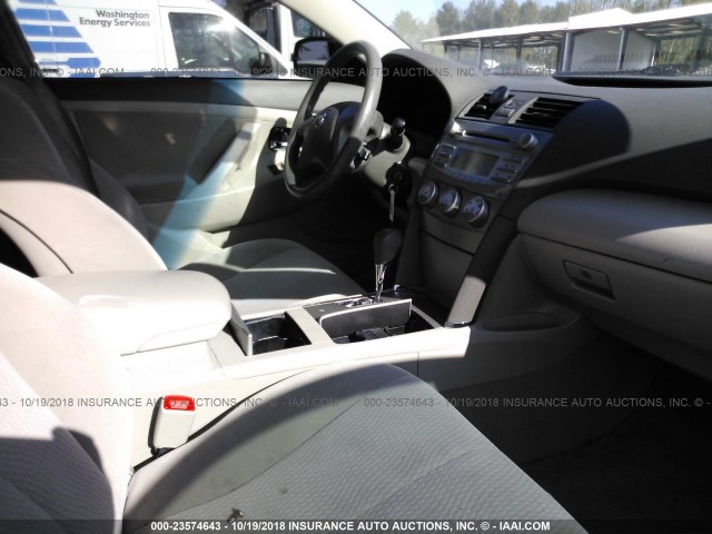 4T4BF3EK2BR191470 - 2011 TOYOTA CAMRY SE/LE/XLE BLACK photo 5