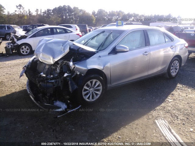4T4BF1FK8FR447510 - 2015 TOYOTA CAMRY LE/XLE/SE/XSE 银色 照片 2