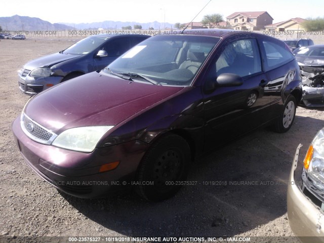 1FAHP31N17W334786 - 2007 FORD FOCUS ZX3/S/SE/SES RED photo 2