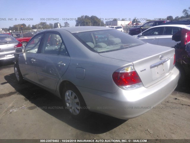 4T1BE32K65U415930 - 2005 TOYOTA CAMRY LE/XLE/SE SILVER photo 3