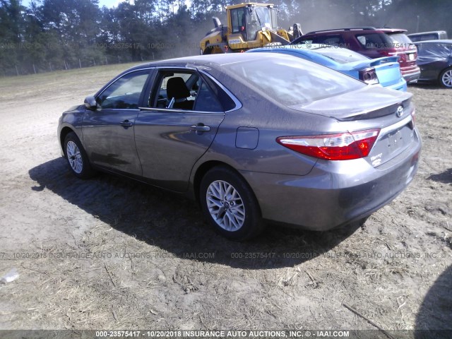 4T1BF1FK5HU335213 - 2017 TOYOTA CAMRY LE/XLE/SE/XSE 灰色 照片 3