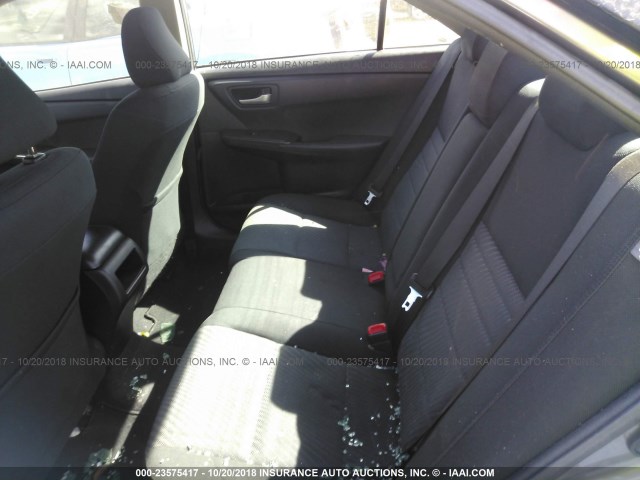 4T1BF1FK5HU335213 - 2017 TOYOTA CAMRY LE/XLE/SE/XSE 灰色 照片 8