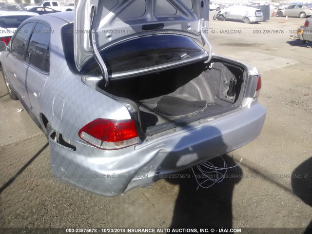 1HGCG66581A000985 - 2001 HONDA ACCORD LX SILVER photo 6