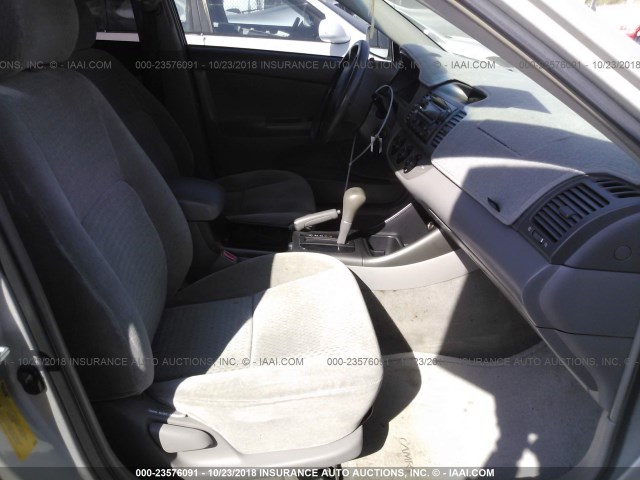 4T1BF30KX2U516979 - 2002 TOYOTA CAMRY LE/XLE/SE Gümüş foto 5