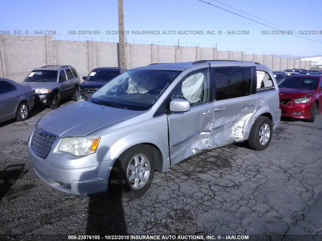 2A4RR5D18AR492033 - 2010 CHRYSLER TOWN & COUNTRY TOURING SILVER photo 2