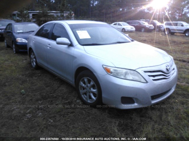 4T1BF3EK6BU689682 - 2011 TOYOTA CAMRY SE/LE/XLE ვერცხლისფერი ფოტო 1