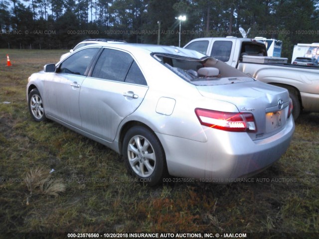 4T1BF3EK6BU689682 - 2011 TOYOTA CAMRY SE/LE/XLE ვერცხლისფერი ფოტო 3