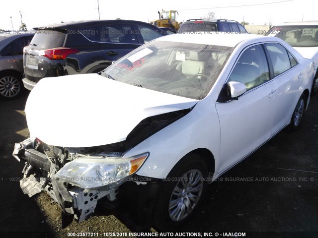 4T1BF1FK6EU335085 - 2014 TOYOTA CAMRY L/SE/LE/XLE თეთრი ფოტო 2