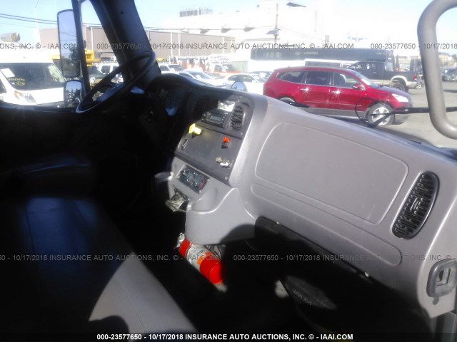 1FVACWDC27HZ41193 - 2007 FREIGHTLINER M2 106 MEDIUM DUTY WHITE photo 5