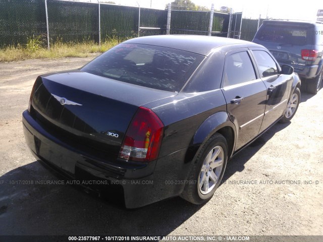 2C3LA43R67H846221 - 2007 CHRYSLER 300 BLACK photo 4