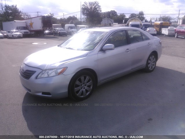 4T1BK46KX7U504265 - 2007 TOYOTA CAMRY NEW GENERAT LE/XLE/SE SILVER photo 2