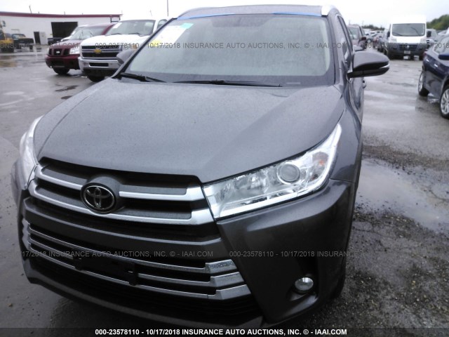 5TDKZRFH5HS525192 - 2017 TOYOTA HIGHLANDER SE/XLE GRAY photo 6