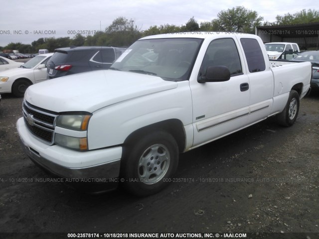 1GCEC19T17Z114191 - 2007 CHEVROLET SILVERADO C1500 CLASSIC WHITE photo 2