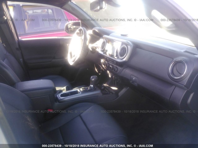 3TMCZ5ANXJM141604 - 2018 TOYOTA TACOMA DBL CAB/SR/TRDSPT/OR/PRO ნაცრისფერი ფოტო 5