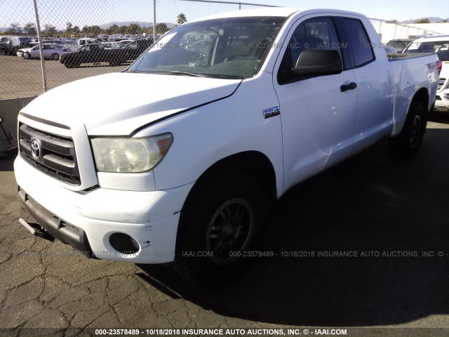 5TFUY5F19AX115681 - 2010 TOYOTA TUNDRA DOUBLE CAB SR5 WHITE photo 2