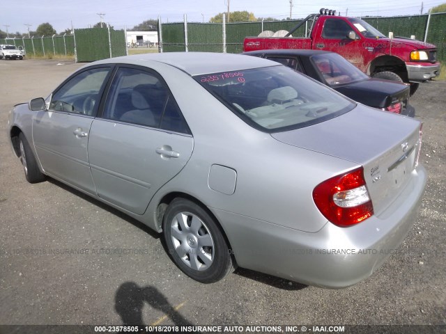 4T1BF32K32U510504 - 2002 TOYOTA CAMRY LE/XLE/SE SILVER photo 3