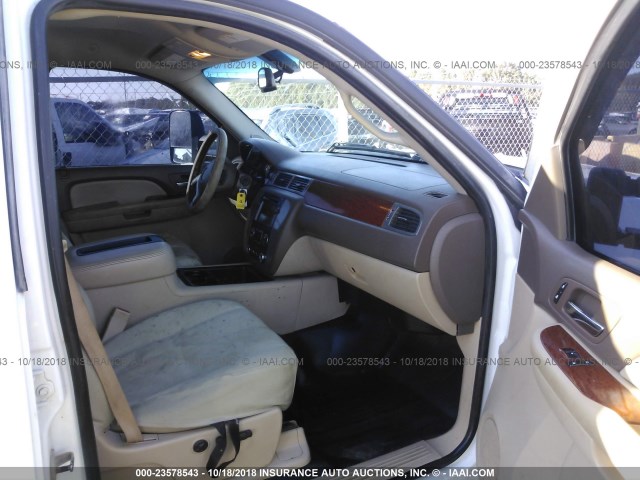 1GTJK33658F182786 - 2008 GMC SIERRA K3500 WHITE photo 5