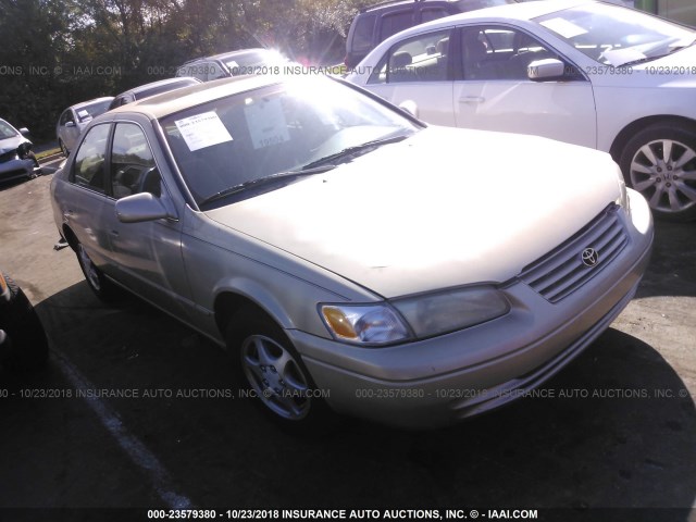4T1BG22K2WU278197 - 1998 TOYOTA CAMRY CE/LE/XLE 金色 照片 1