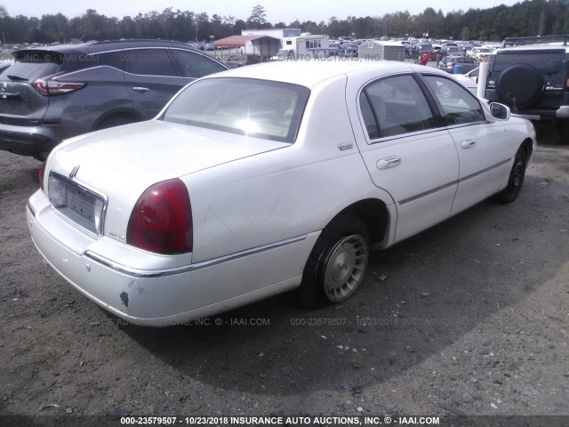 1LNHM82W63Y649469 - 2003 LINCOLN TOWN CAR SIGNATURE WHITE photo 4