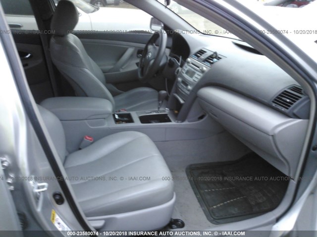 4T1BB46K48U040746 - 2008 TOYOTA CAMRY HYBRID SILVER photo 5