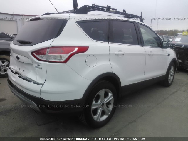 1FMCU0GX4FUA94319 - 2015 FORD ESCAPE SE WHITE photo 4