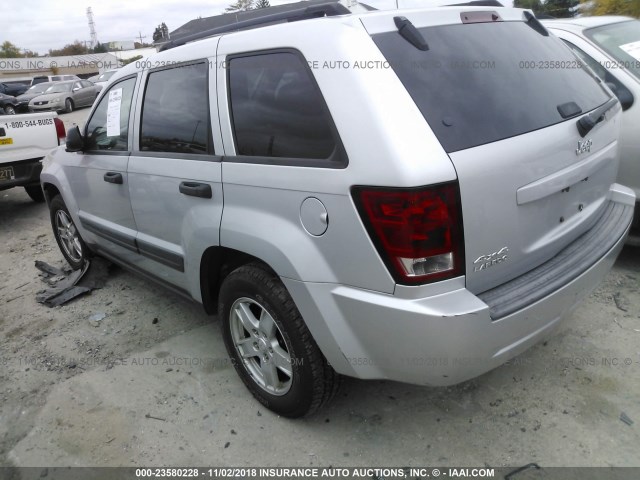 1J4GR48K46C256824 - 2006 JEEP GRAND CHEROKEE LAREDO/COLUMBIA/FREEDOM SILVER photo 3