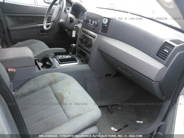 1J4GR48K46C256824 - 2006 JEEP GRAND CHEROKEE LAREDO/COLUMBIA/FREEDOM 银色 照片 5