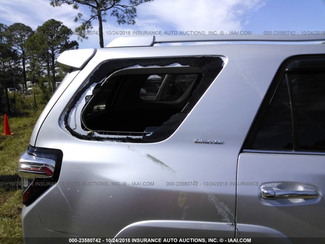 JTEBU5JR2G5293075 - 2016 TOYOTA 4RUNNER SR5 PREM/LTDL/TRAIL/TRD Srebrny zdjęcie 6