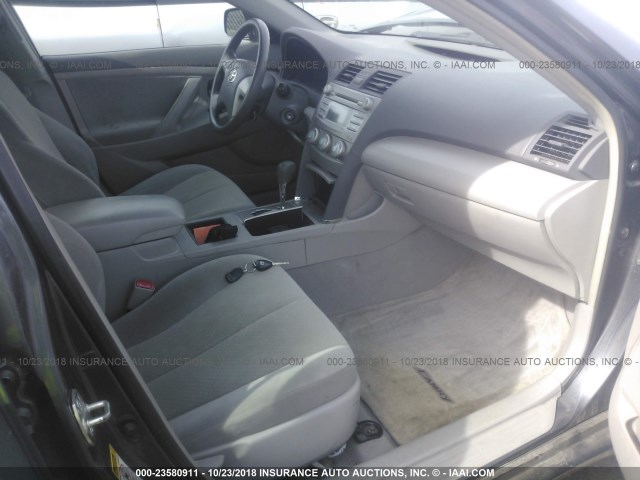 4T1BE46K29U817112 - 2009 TOYOTA CAMRY SE/LE/XLE GRAY photo 5