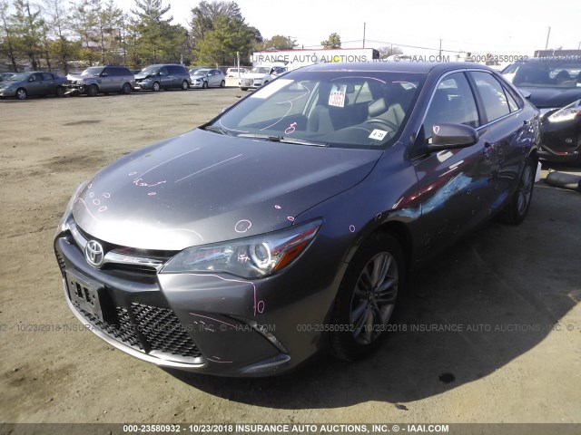 4T1BF1FK3GU569784 - 2016 TOYOTA CAMRY LE/XLE/SE/XSE 灰色 照片 2
