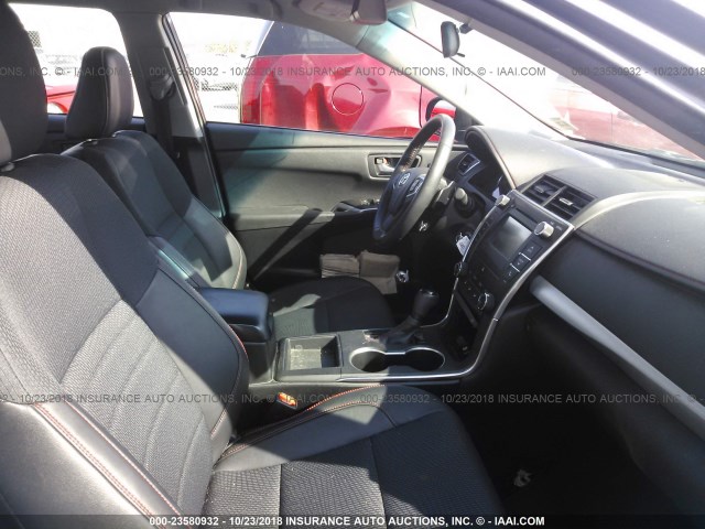 4T1BF1FK3GU569784 - 2016 TOYOTA CAMRY LE/XLE/SE/XSE 灰色 照片 5