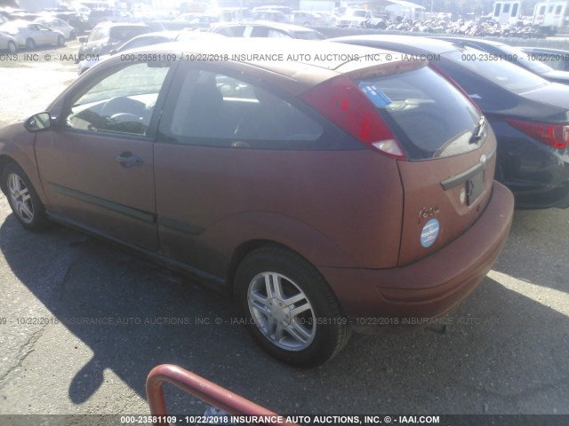 3FAFP31342R231864 - 2002 FORD FOCUS ZX3 RED photo 3