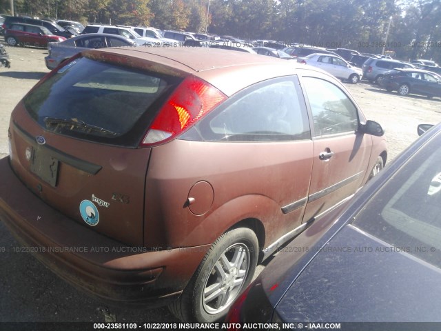 3FAFP31342R231864 - 2002 FORD FOCUS ZX3 RED photo 4