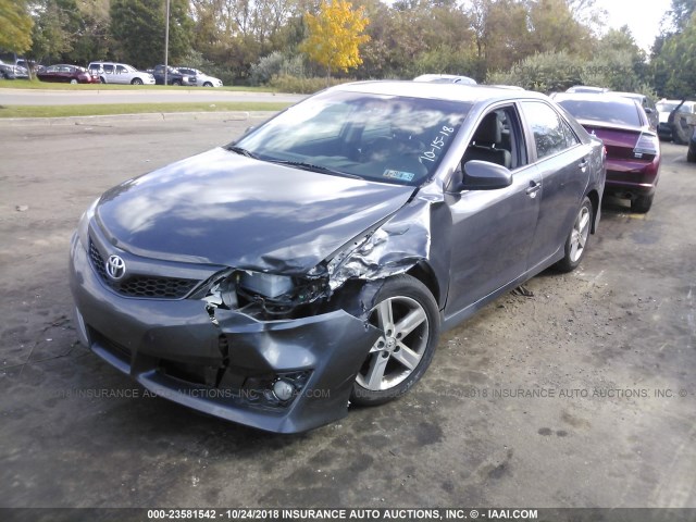 4T1BF1FK0DU248796 - 2013 TOYOTA CAMRY L/SE/LE/XLE Boz foto 2