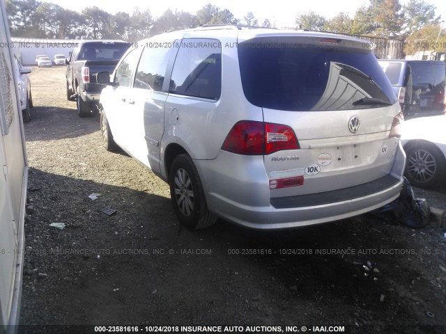 2V8HW44119R575209 - 2009 VOLKSWAGEN ROUTAN S GRAY photo 3