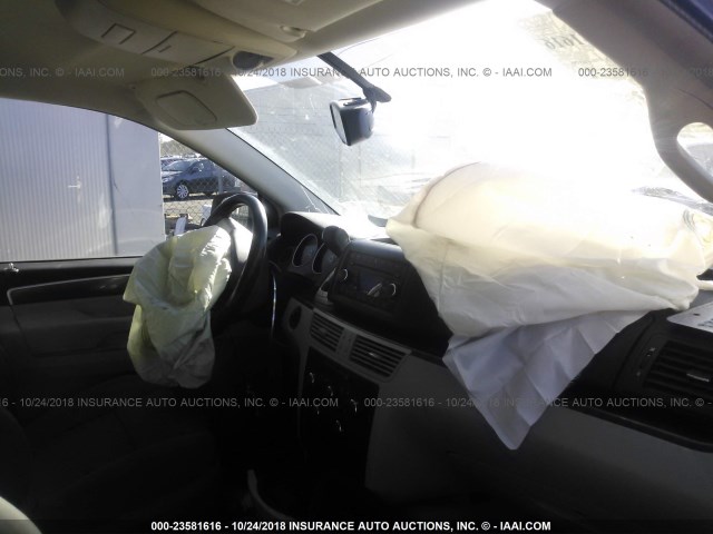 2V8HW44119R575209 - 2009 VOLKSWAGEN ROUTAN S GRAY photo 5