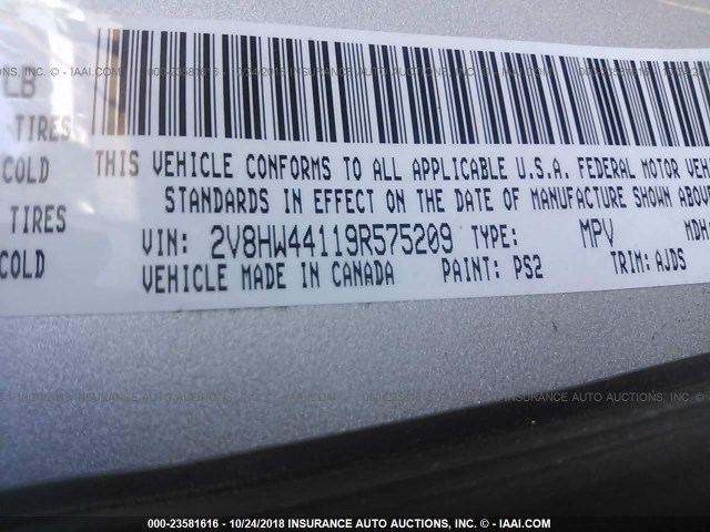 2V8HW44119R575209 - 2009 VOLKSWAGEN ROUTAN S GRAY photo 9