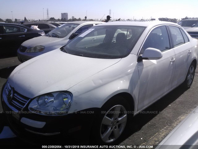 3VWRZ71K69M033498 - 2009 VOLKSWAGEN JETTA SE/SEL WHITE photo 2