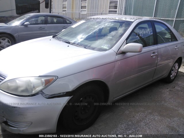 4T1BE30K06U645810 - 2006 TOYOTA CAMRY LE/XLE/SE SILVER photo 2