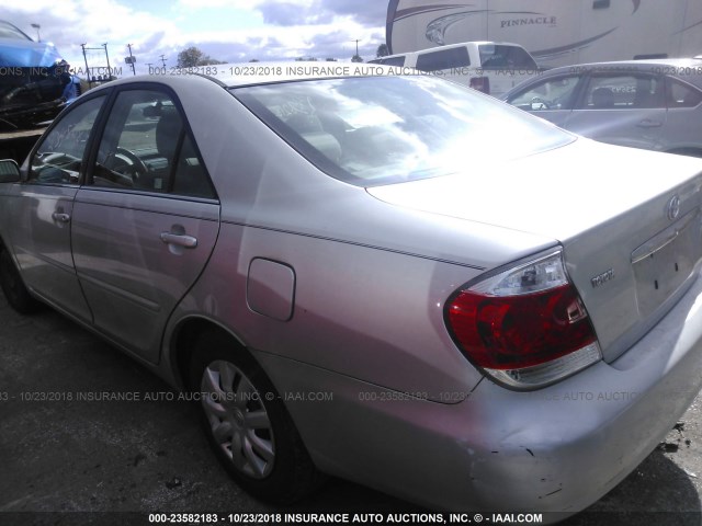 4T1BE30K06U645810 - 2006 TOYOTA CAMRY LE/XLE/SE SILVER photo 3