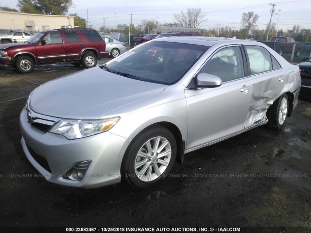 4T1BK1FK4DU525509 - 2013 TOYOTA CAMRY SE/XLE SILVER photo 2