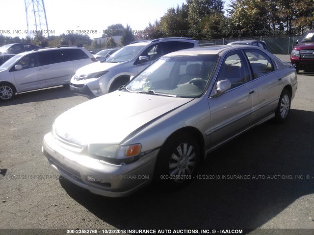 1HGCD5655SA038453 - 1995 HONDA ACCORD EX BEIGE photo 2