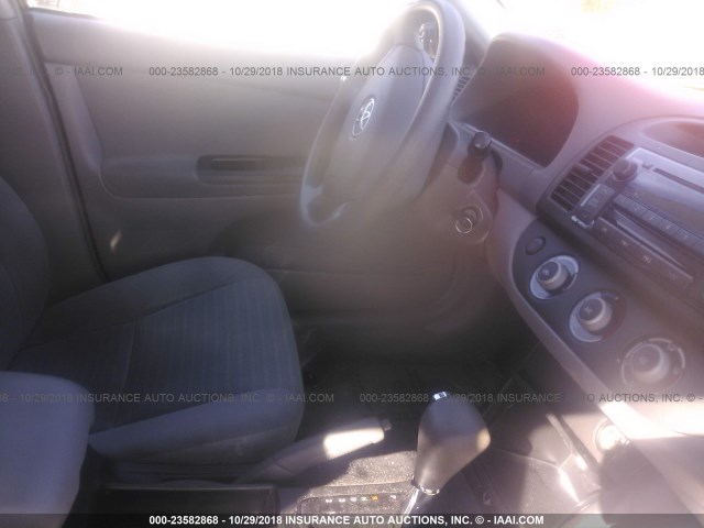 4T1BE32K85U638549 - 2005 TOYOTA CAMRY LE/XLE/SE SILVER photo 5