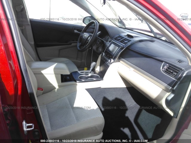 4T4BF1FK8CR202055 - 2012 TOYOTA CAMRY SE/LE/XLE RED photo 5