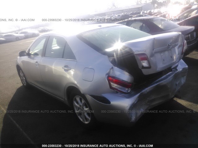 4T4BF3EK6BR164790 - 2011 TOYOTA CAMRY SE/LE/XLE ვერცხლისფერი ფოტო 3