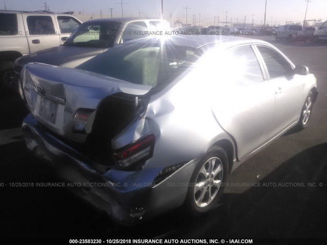 4T4BF3EK6BR164790 - 2011 TOYOTA CAMRY SE/LE/XLE ვერცხლისფერი ფოტო 4
