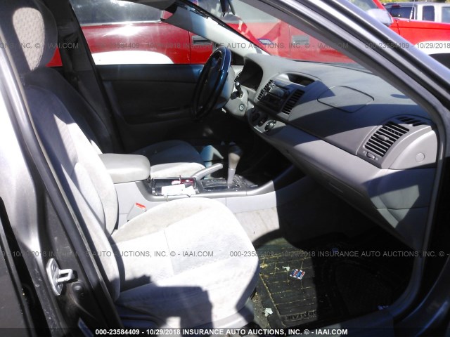 4T1BE32K92U538942 - 2002 TOYOTA CAMRY LE/XLE/SE GRAY photo 5