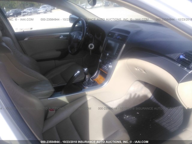 19UUA65565A046196 - 2005 ACURA TL WHITE photo 5