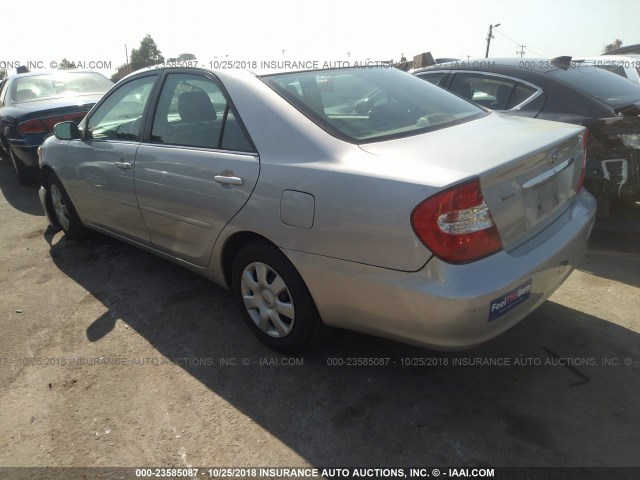 4T1BE32KX4U322326 - 2004 TOYOTA CAMRY LE/XLE/SE SILVER photo 3